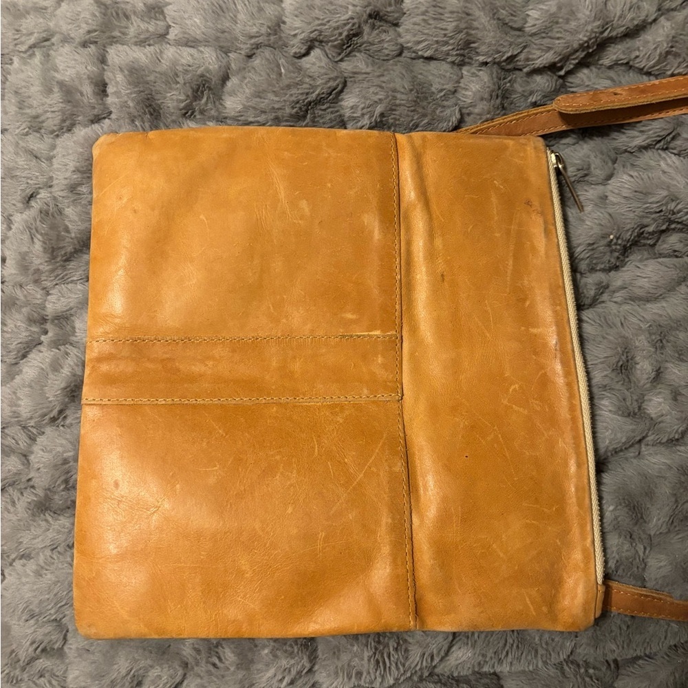 Chic Tan Leather Shoulder Bag